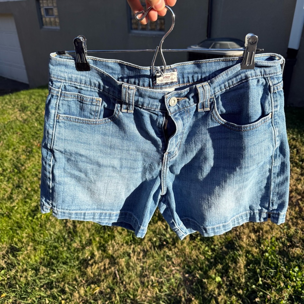 Women’s Levi’s 515 Short Light Blue Denim Shorts Size 8